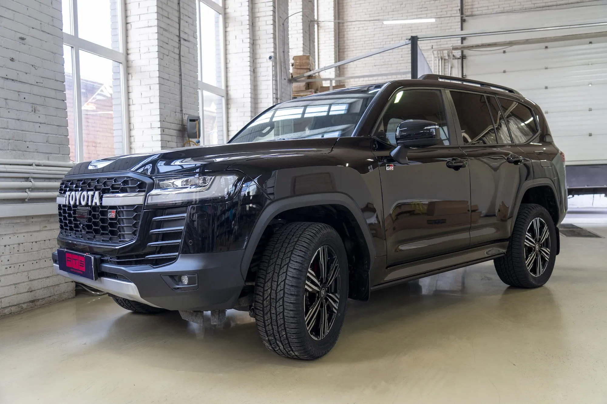 Toyota Land Cruiser 300